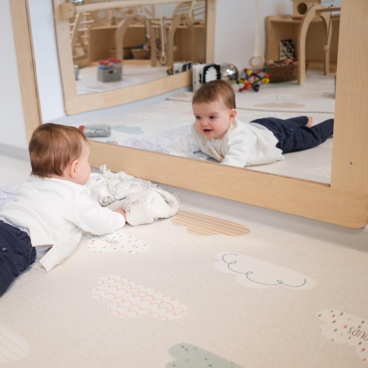 Miroir de ventre jeu Montessori