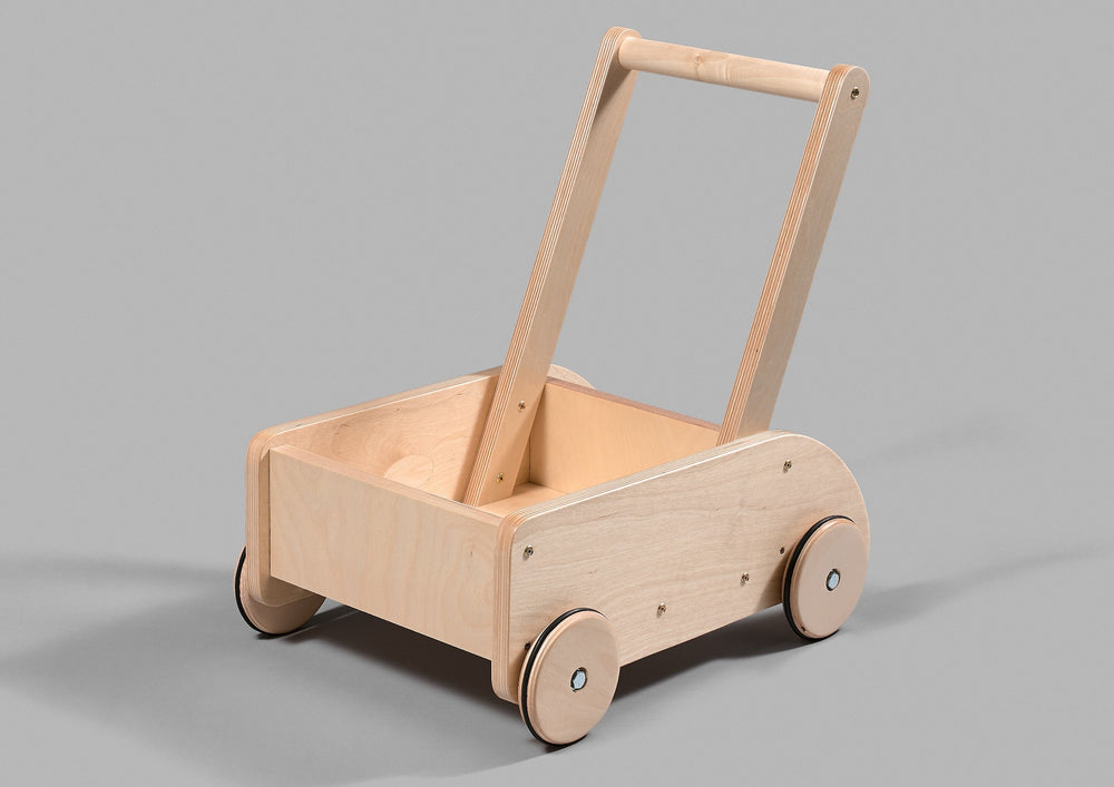 The child trolley is very stable, allowing the non-walking child to move forward thanks to its support. Psychologically too, this object will support the non-walking child in his efforts, perseverance and joy of reaching the upright position.